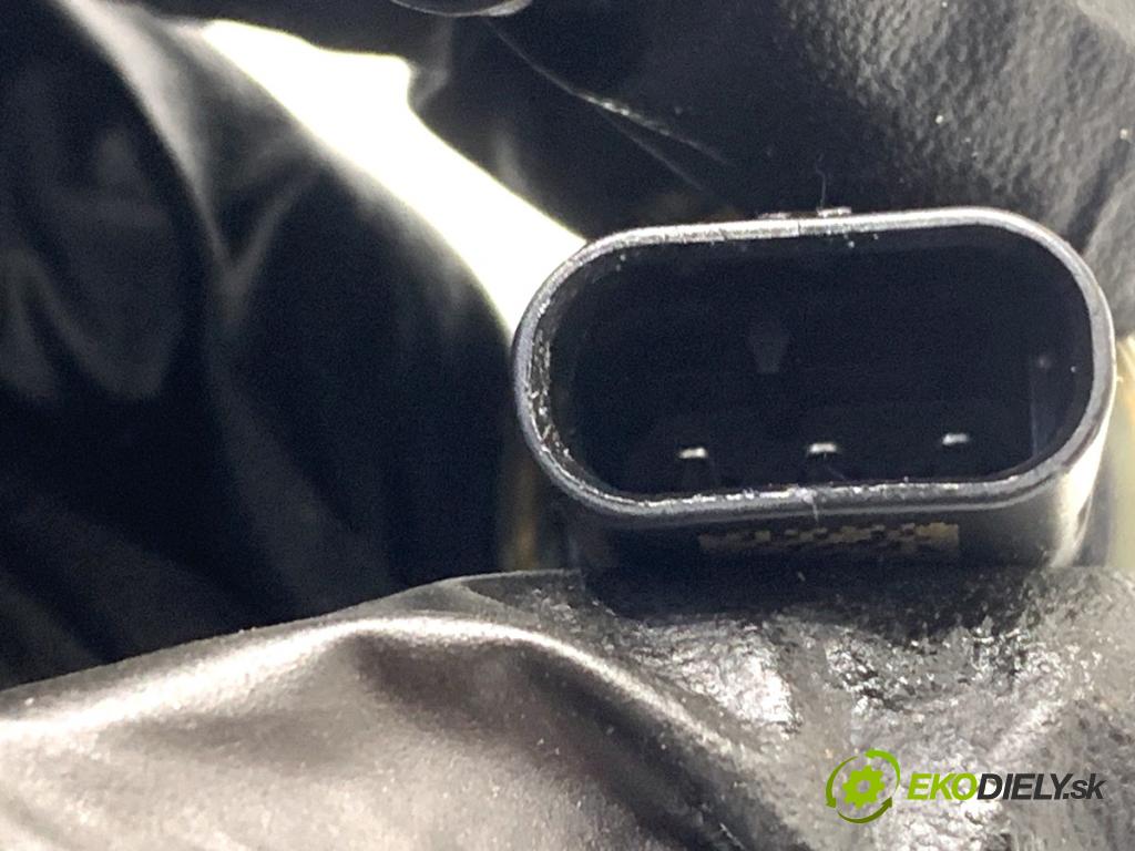 BMW G30 sedan 2021 460 kW M5 Competition 4395 snímač tlaku oleje 8647488 (Snímač tlaku oleje)