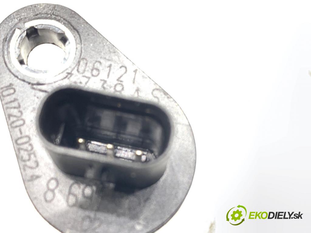 BMW G30 sedan 2021 460 kW M5 Competition 4395 snímač pozice vačkového hřídele 8697982 (Snímač polohy klikového hřídele)