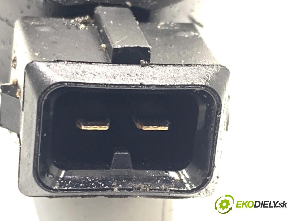 BMW G30 sedan 2021 460 kW M5 Competition 4395 snímač klepání 7598861 (Snímač)