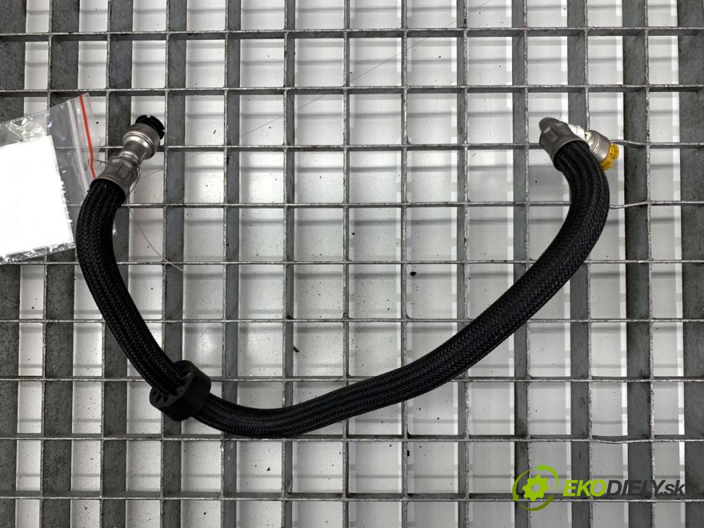 BMW G30 sedan 2021 460 kW M5 Competition 4395 trubka PALIVO: