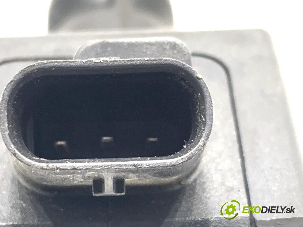 BMW G30 sedan 2021 460 kW M5 Competition 4395 cívka zapalovací 8692611 (Zážehová cívka)