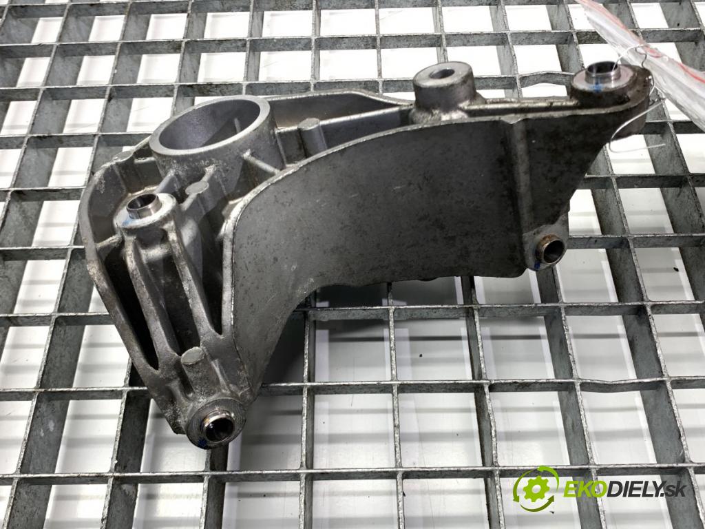 BMW G30 sedan 2021 460 kW M5 Competition 4395 držák uchycení alternátora 180946-10