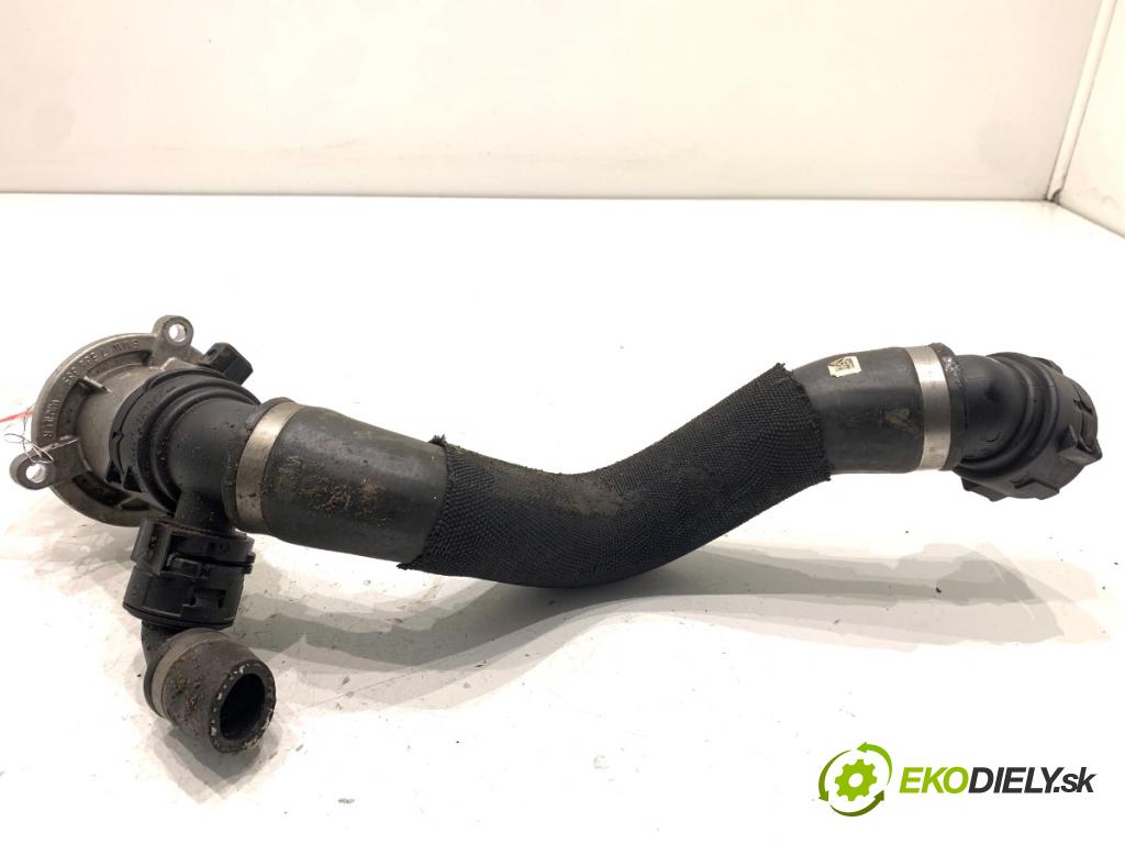 BMW G30 sedan 2021 460 kW M5 Competition 4395 Obal termostatu 7586885 (Obal (príruba) termostatu)