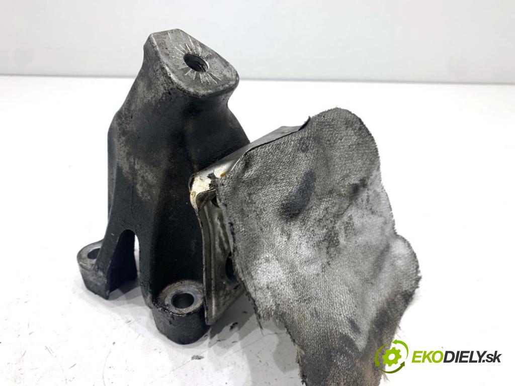 AUDI A5 8T coupe 2008 176 kW 3.0 TDI quattro 2967 Držiak Motor 8K0199307AQ