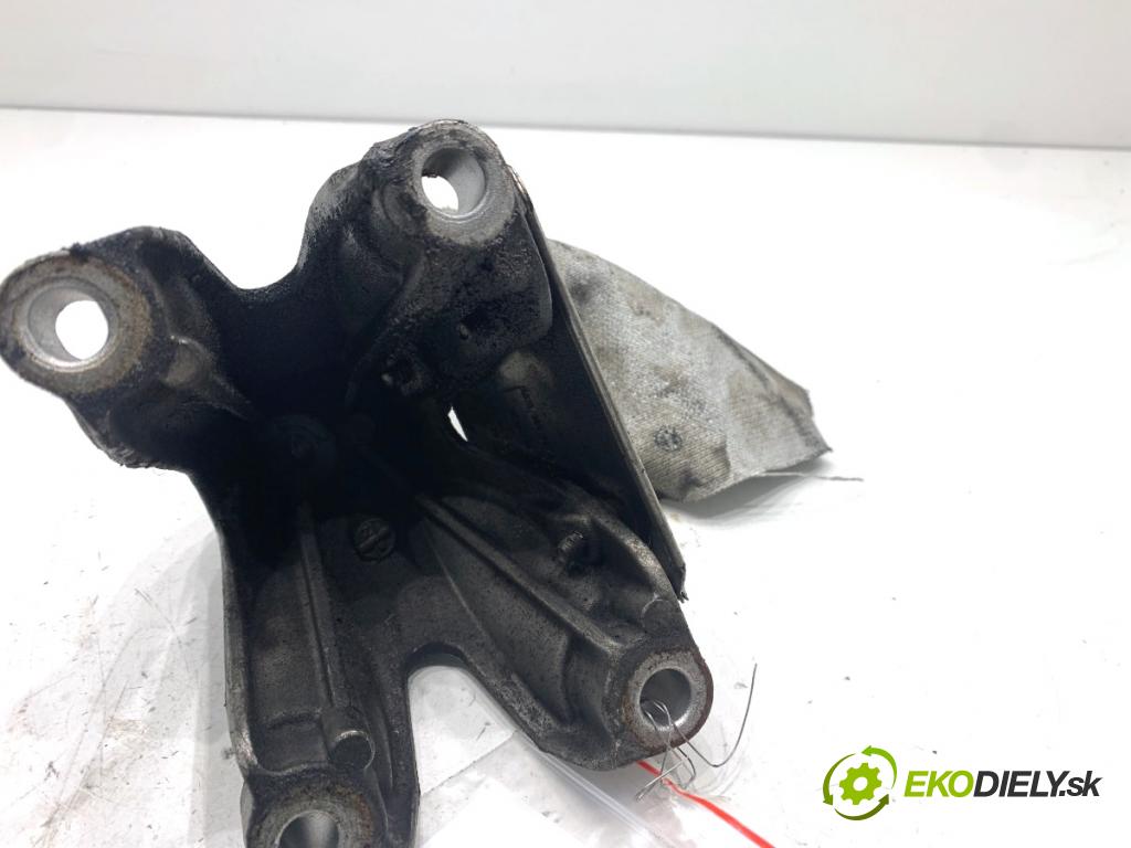 AUDI A5 8T coupe 2008 176 kW 3.0 TDI quattro 2967 Držiak Motor 8K0199307AQ