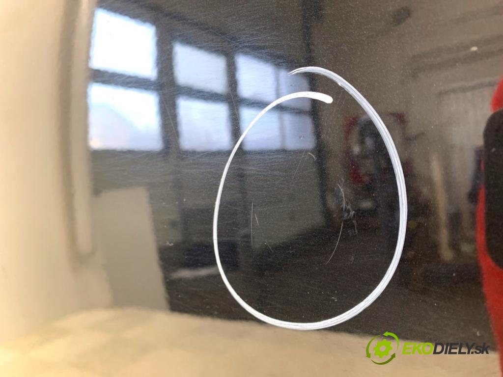 AUDI A4 B7 Kombi 2008 125 kW 2.0 TDI 1968 dveře pravý přední část