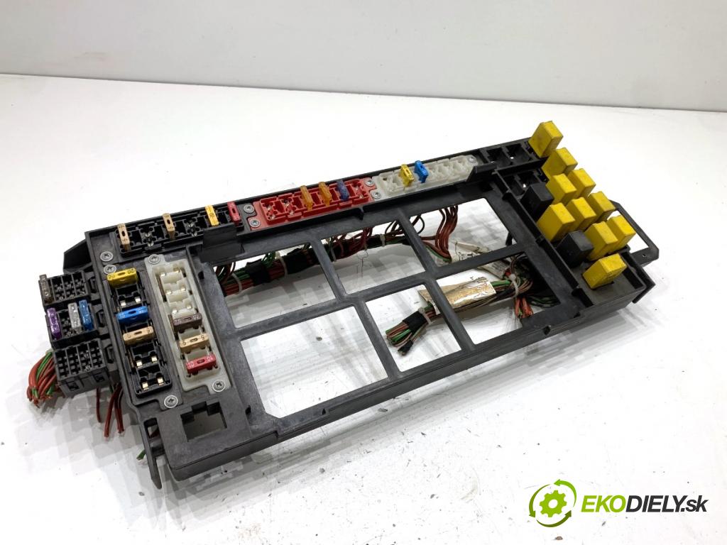 IVECO STRALIS I Platforma / podwozie 2005 353 kW AS 260S48 353 kW [480 KM] olej napędowy 2002 - 2022 12880 Skrinka poistková 500396901 (Poistková skrinka)