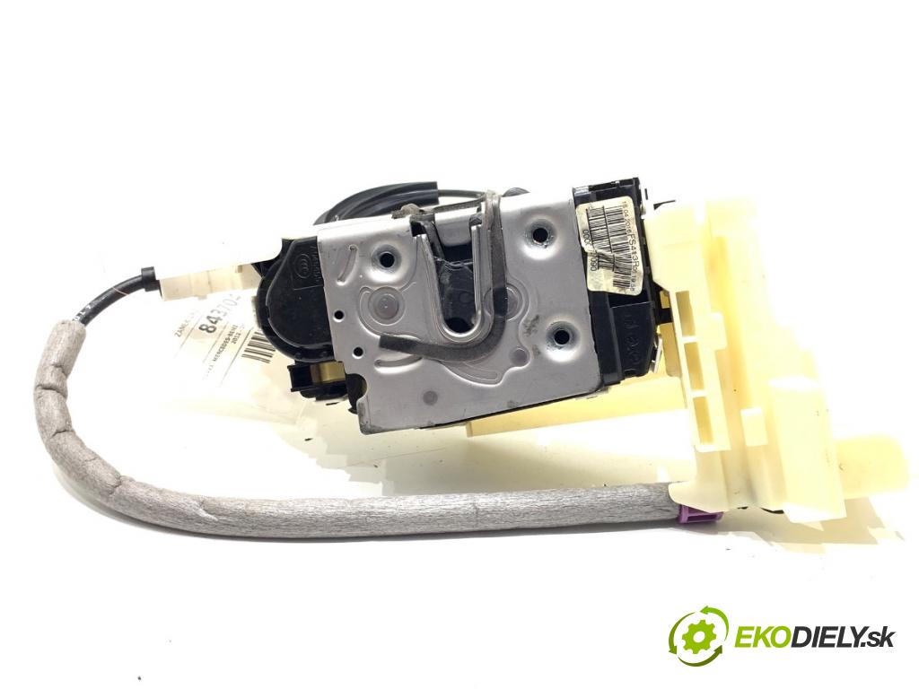 MERCEDES-BENZ W218 Kombi 2016 190 kW CLS 350 d 4-matic (218.994) 2987 zámok Dvere pravy predný A0997200435