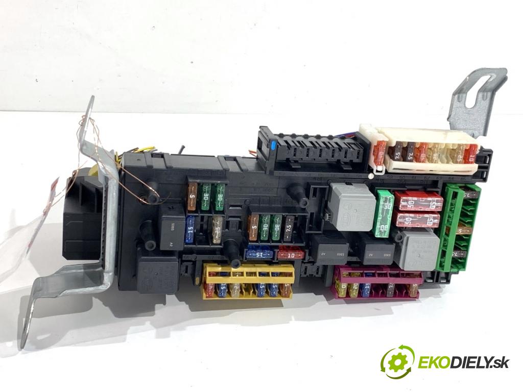 MERCEDES-BENZ W218 Kombi 2016 190 kW CLS 350 d 4-matic (218.994) 2987 Skrinka poistková 2129004122 (Poistková skrinka)