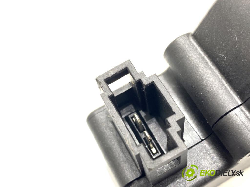 MERCEDES-BENZ W218 Kombi 2016 190 kW CLS 350 d 4-matic (218.994) 2987 Teleskop zámku dverí A2047500060 (Motorček ostatné)