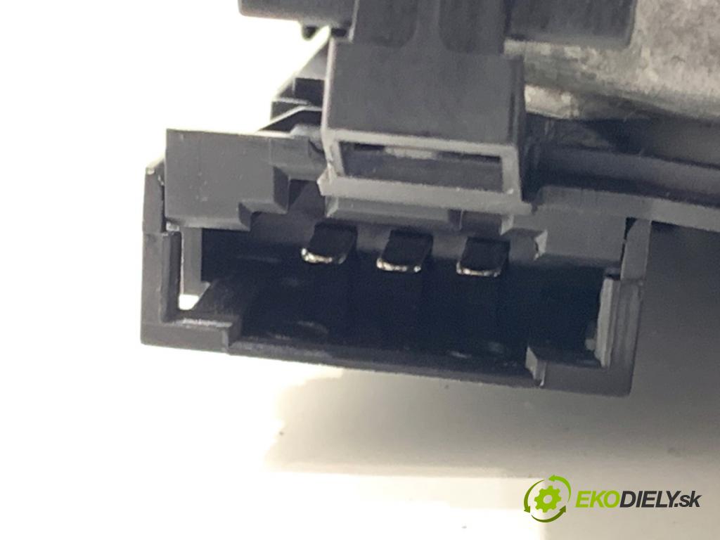 MERCEDES-BENZ W218 Kombi 2016 190 kW CLS 350 d 4-matic (218.994) 2987 Motor stieračov zad A2188200041