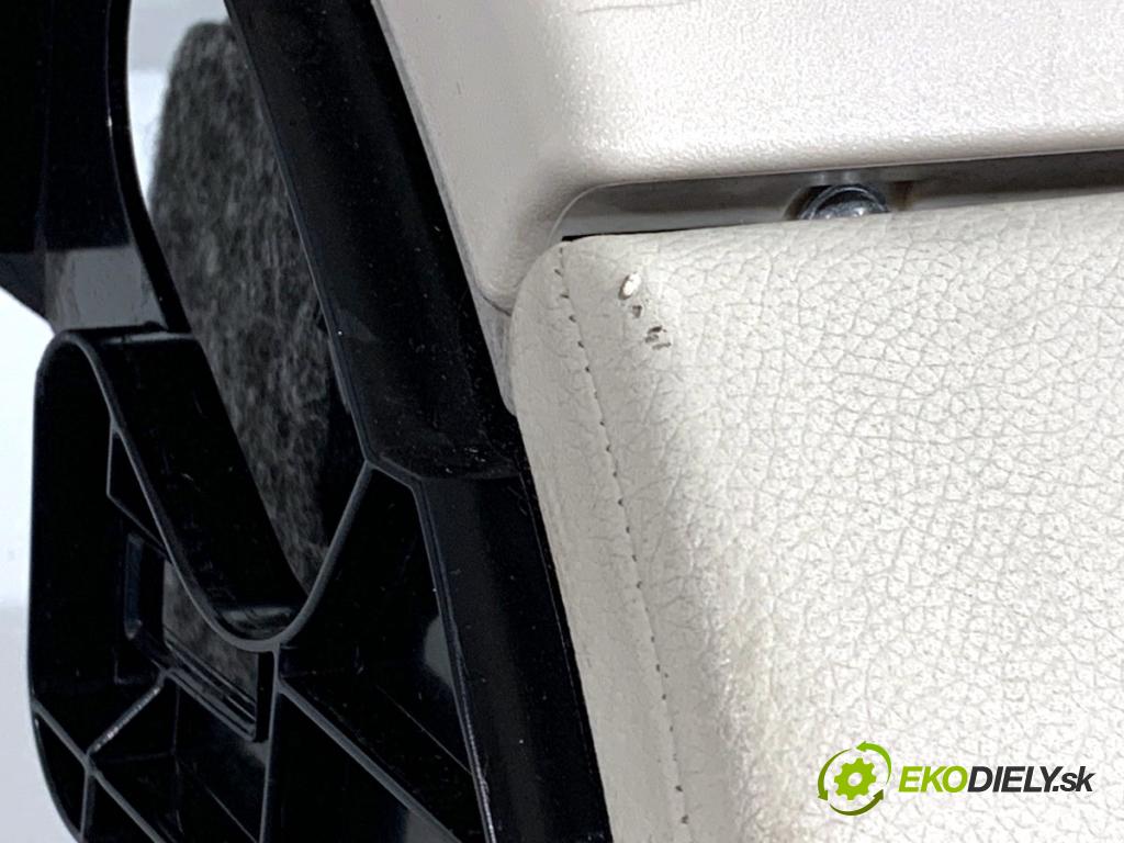 MERCEDES-BENZ W218 Kombi 2016 190 kW CLS 350 d 4-matic (218.994) 2987 přihrádka kastlík spolujezdce  (Přihrádka (kastlík))