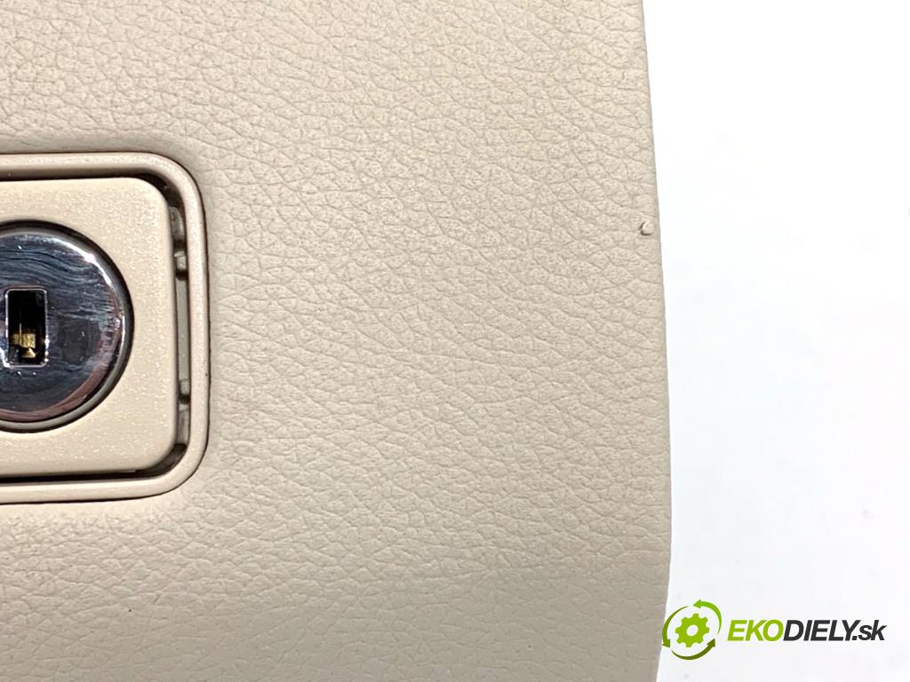 MERCEDES-BENZ W218 Kombi 2016 190 kW CLS 350 d 4-matic (218.994) 2987 přihrádka kastlík spolujezdce  (Přihrádka (kastlík))