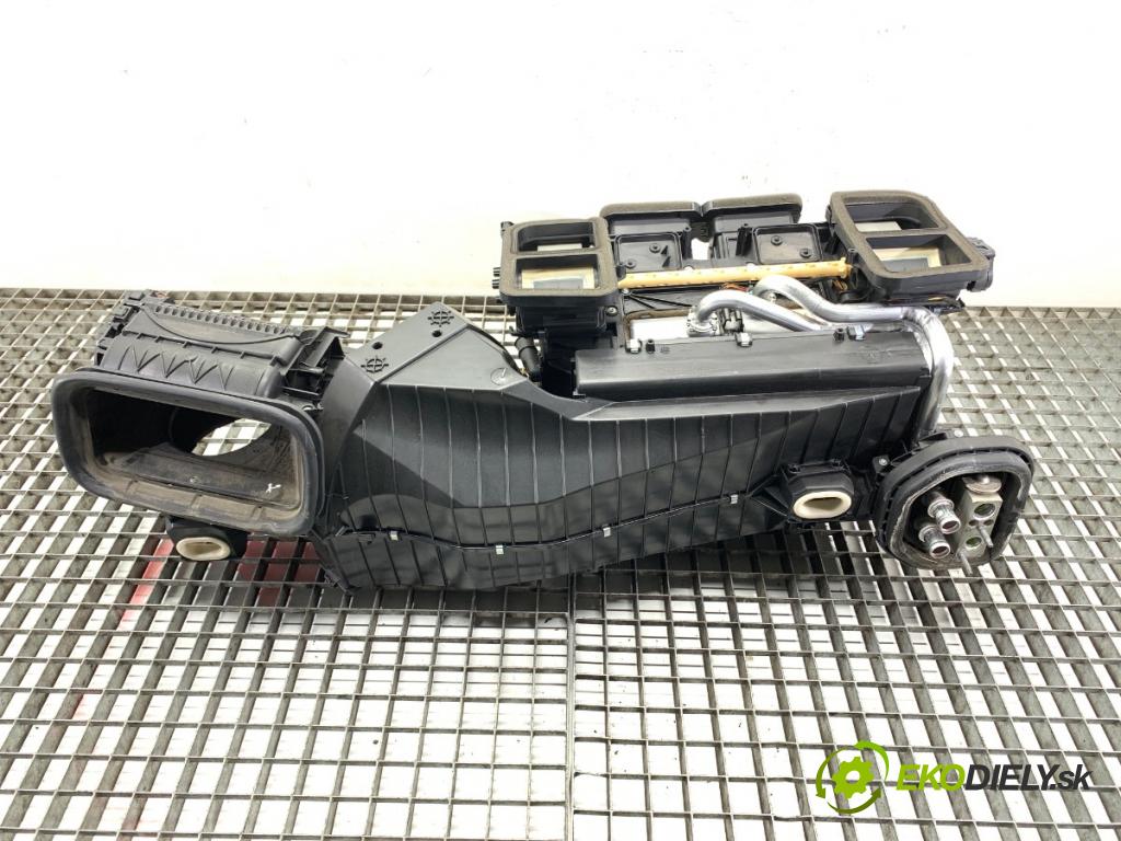 MERCEDES-BENZ W218 Kombi 2016 190 kW CLS 350 d 4-matic (218.994) 2987 topné těleso radiátor topení A2128305060 (Radiátor topení)