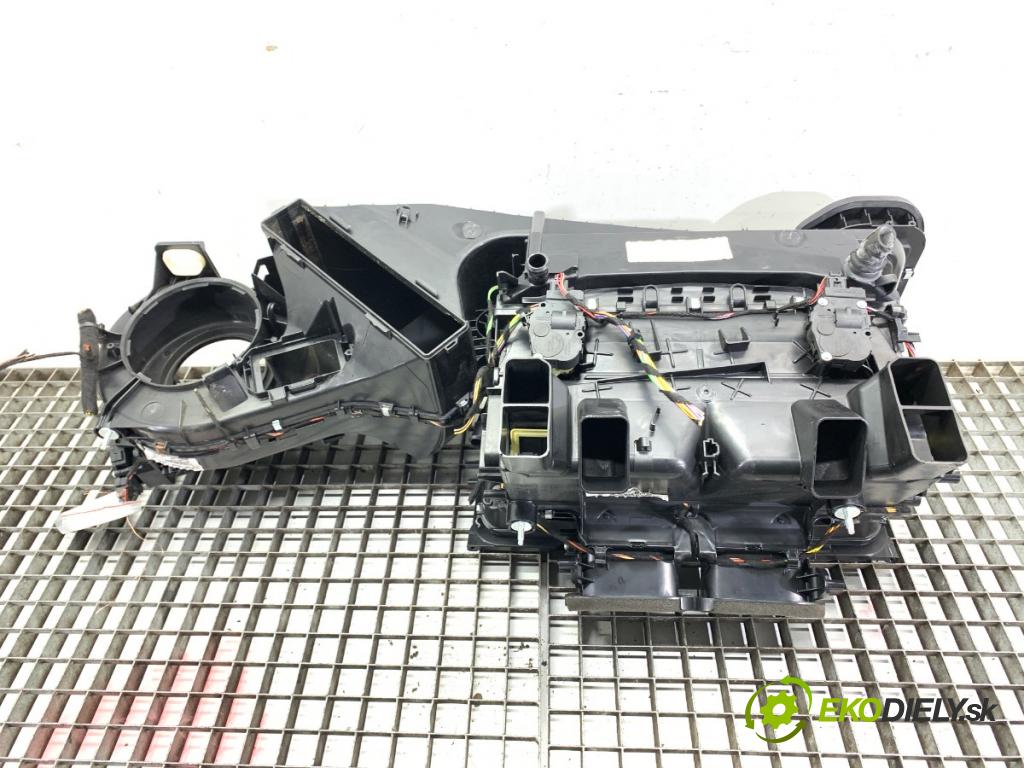 MERCEDES-BENZ W218 Kombi 2016 190 kW CLS 350 d 4-matic (218.994) 2987 topné těleso radiátor topení A2128305060 (Radiátor topení)