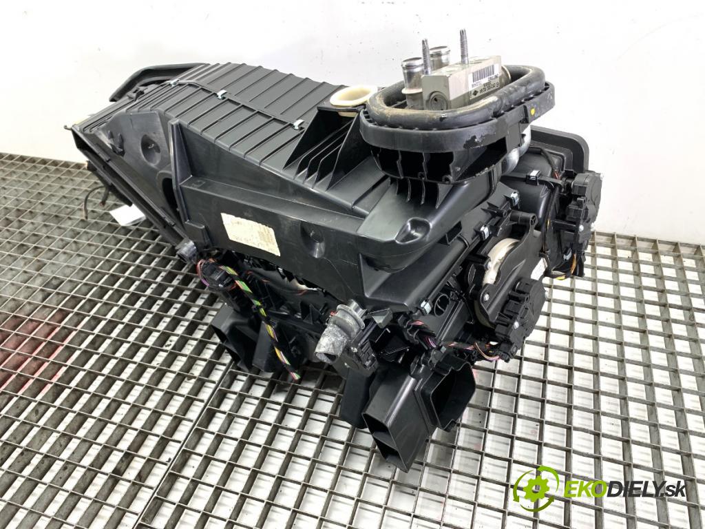 MERCEDES-BENZ W218 Kombi 2016 190 kW CLS 350 d 4-matic (218.994) 2987 topné těleso radiátor topení A2128305060 (Radiátor topení)