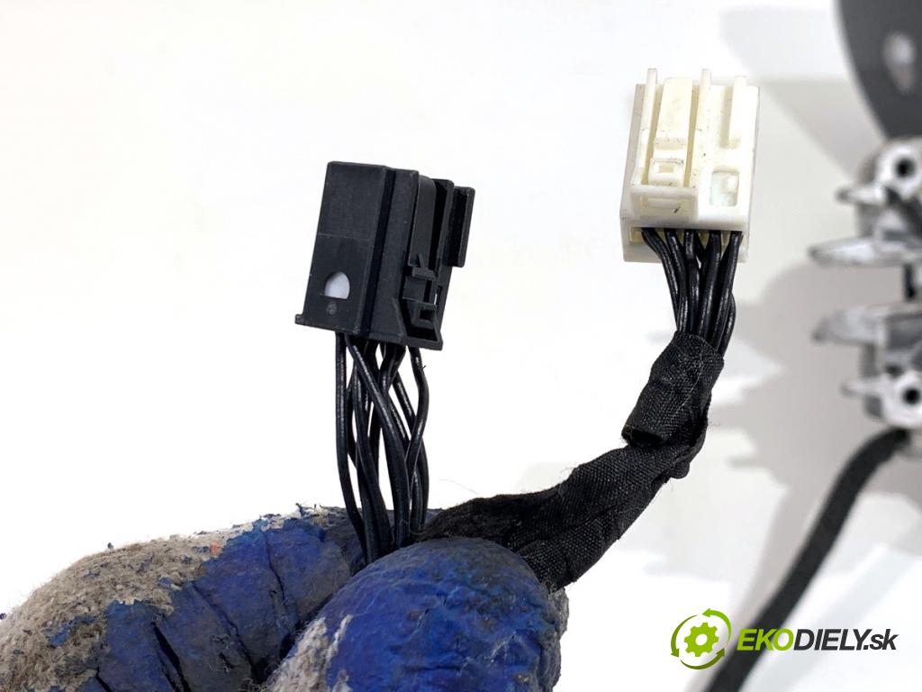 MERCEDES-BENZ W218 Kombi 2016 190 kW CLS 350 d 4-matic (218.994) 2987 zpětné zrcátko levý 890