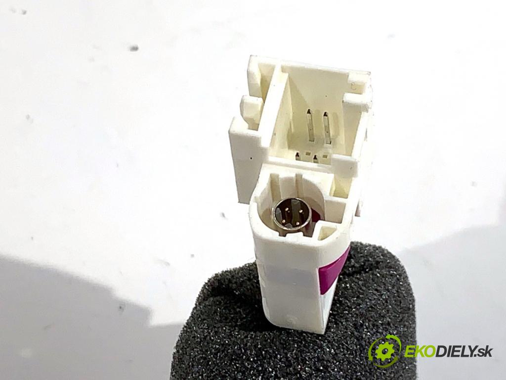 MERCEDES-BENZ W218 Kombi 2016 190 kW CLS 350 d 4-matic (218.994) 2987 KAMERA A0008203703