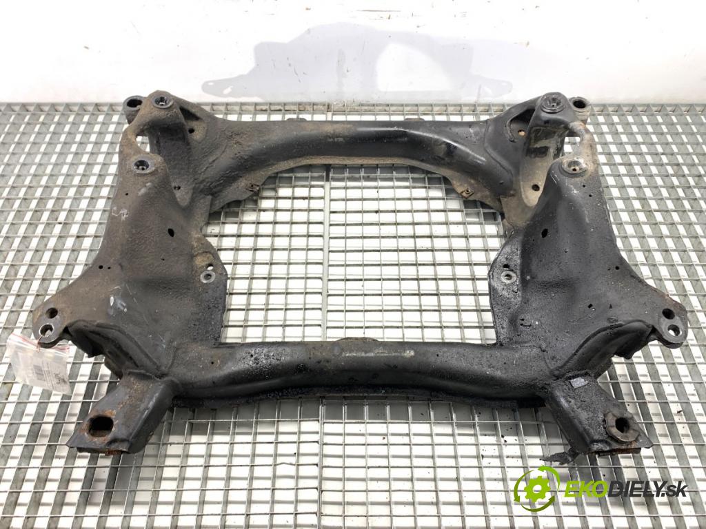 MERCEDES-BENZ W218 Kombi 2016 190 kW CLS 350 d 4-matic (218.994) 2987 výztuha pod motor  (Přední výztuha)