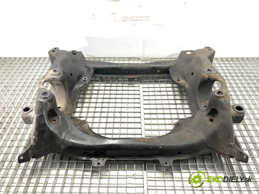 MERCEDES-BENZ W218 Kombi 2016 190 kW CLS 350 d 4-matic (218.994) 2987 výztuha pod motor  (Přední výztuha)