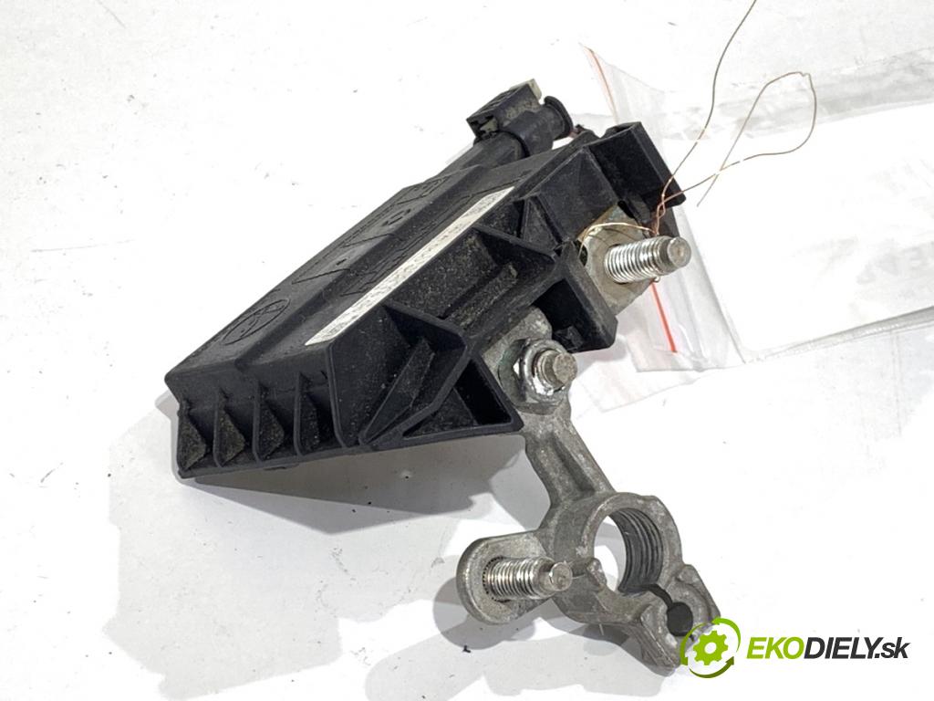 MERCEDES-BENZ W218 Kombi 2016 190 kW CLS 350 d 4-matic (218.994) 2987 svorka plus A0009061505