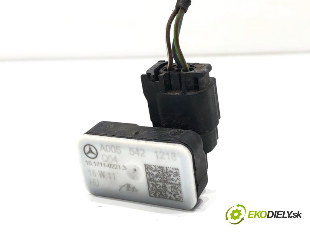 MERCEDES-BENZ W218 Kombi 2016 190 kW CLS 350 d 4-matic (218.994) 2987 Snímač nárazu A0055421218 (Snímač nárazu)