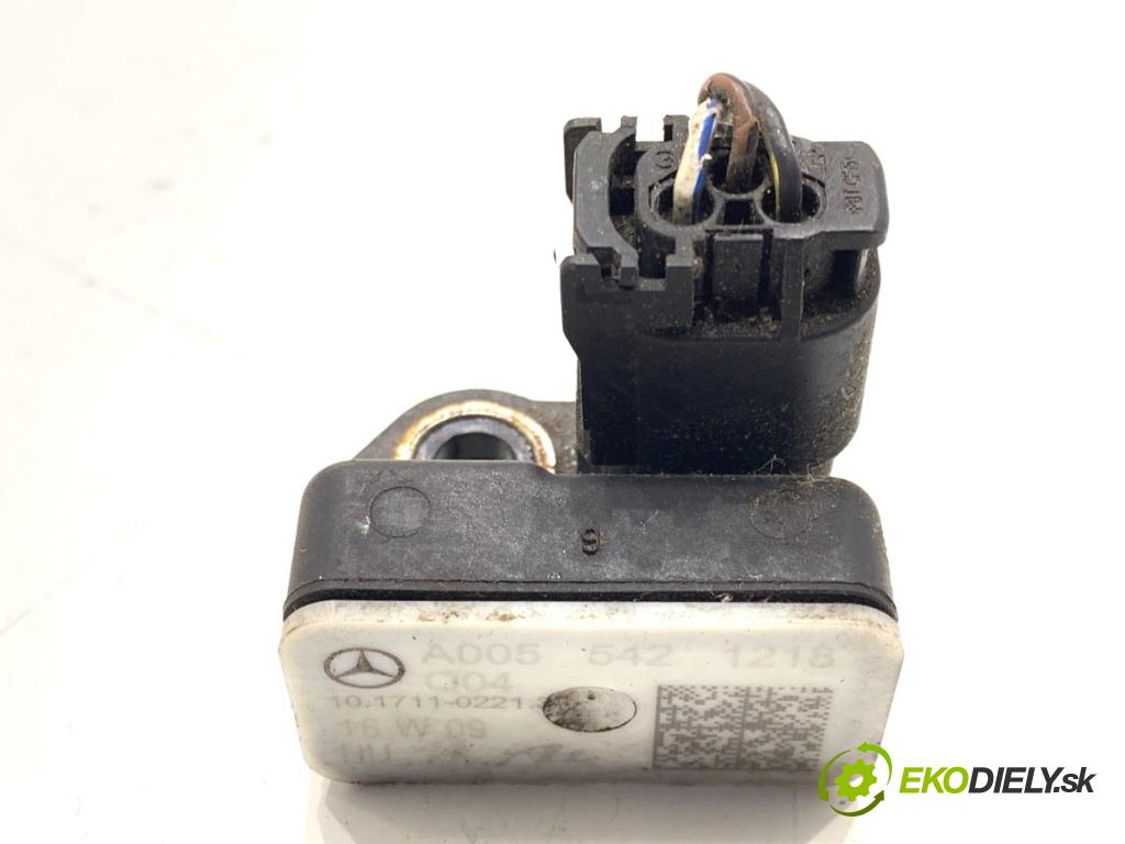 MERCEDES-BENZ W218 Kombi 2016 190 kW CLS 350 d 4-matic (218.994) 2987 Snímač nárazu A0055421218 (Snímač nárazu)