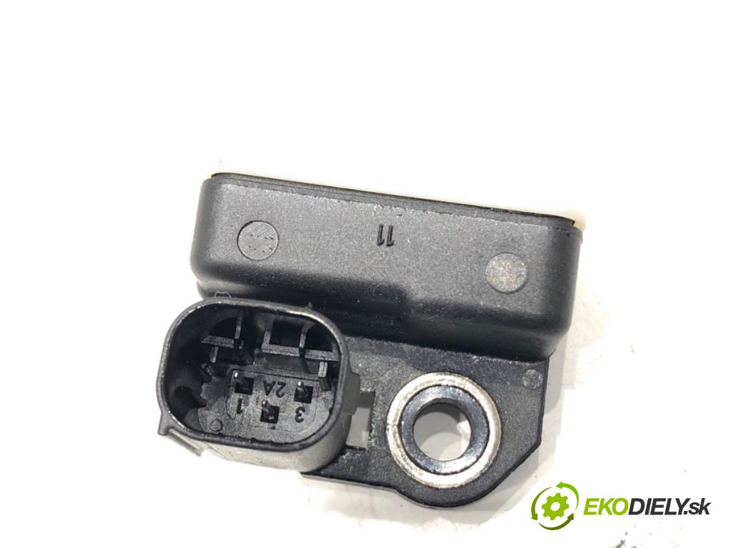 MERCEDES-BENZ W218 Kombi 2016 190 kW CLS 350 d 4-matic (218.994) 2987 snímač nárazu A0055421218 (Snímač nárazu)