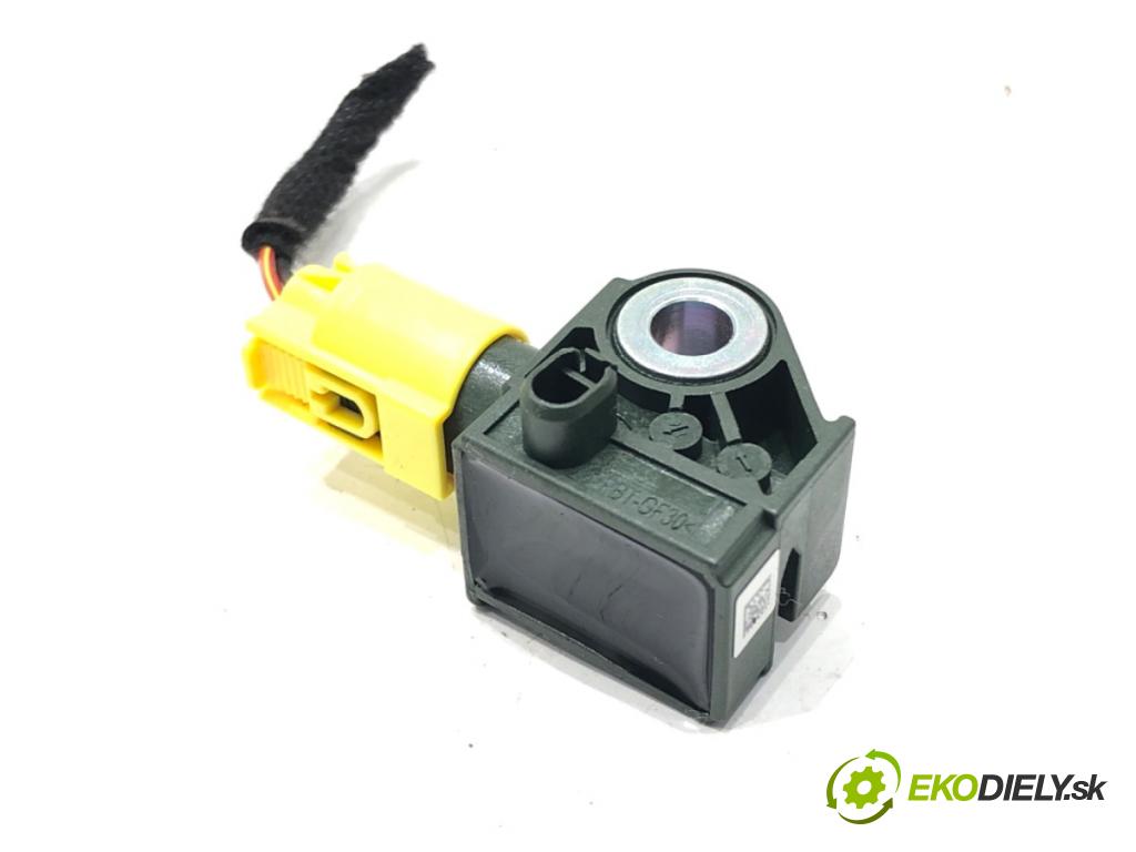 MERCEDES-BENZ W218 Kombi 2016 190 kW CLS 350 d 4-matic (218.994) 2987 Snímač nárazu A1729056000 (Snímač nárazu)