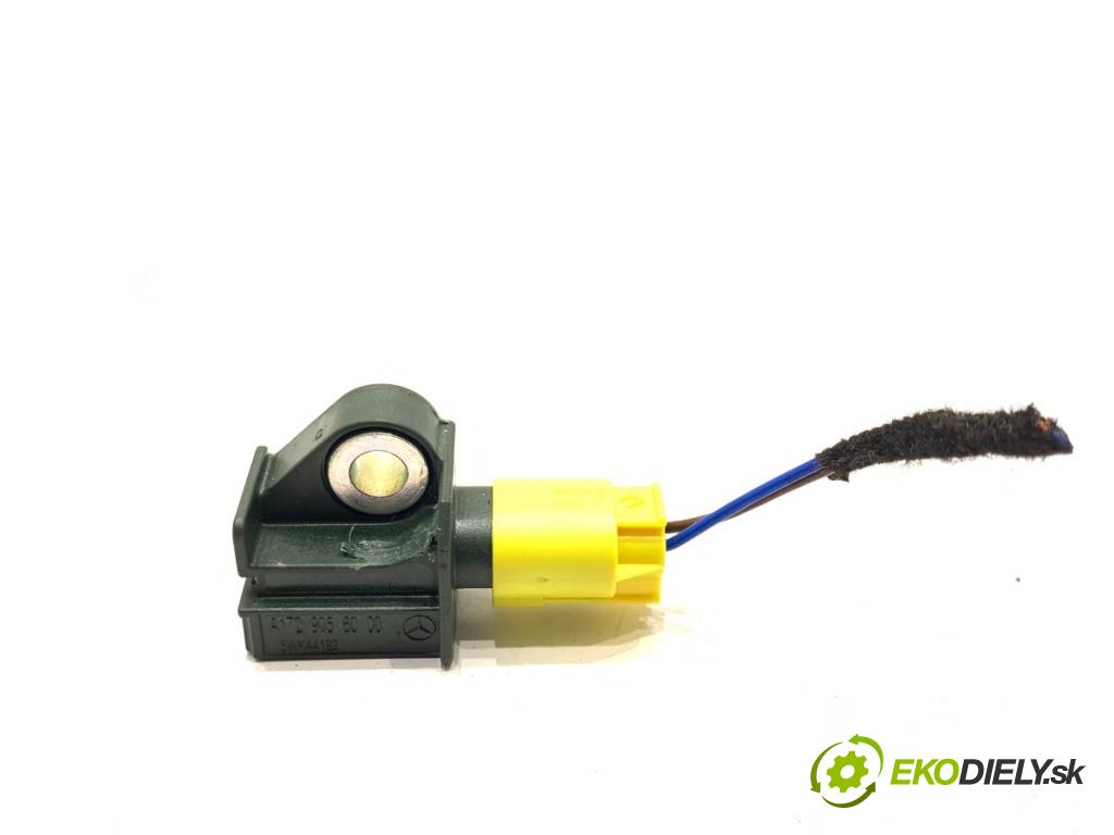 MERCEDES-BENZ W218 Kombi 2016 190 kW CLS 350 d 4-matic (218.994) 2987 Snímač nárazu A1729056000 (Snímač nárazu)