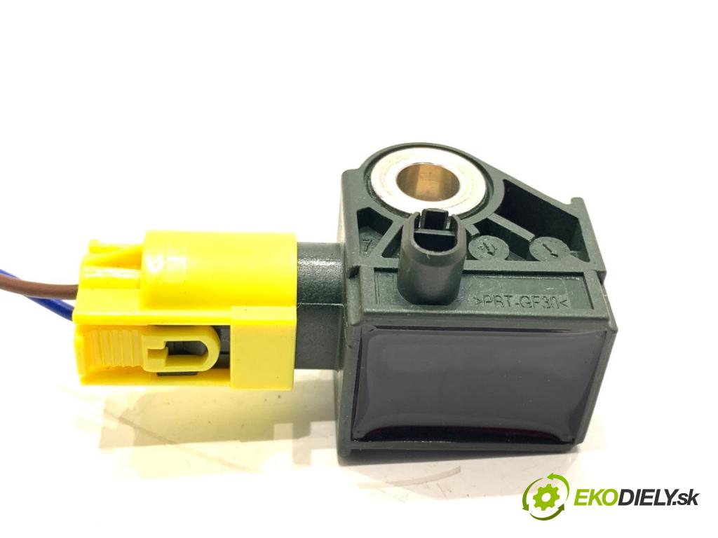 MERCEDES-BENZ W218 Kombi 2016 190 kW CLS 350 d 4-matic (218.994) 2987 Snímač nárazu A1729056000 (Snímač nárazu)