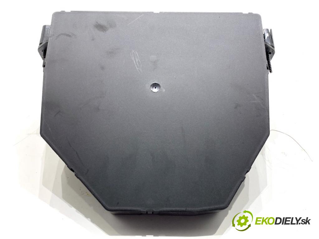 MERCEDES-BENZ W218 Kombi 2016 190 kW CLS 350 d 4-matic (218.994) 2987 Skrinka poistková A2129006329 (Poistková skrinka)