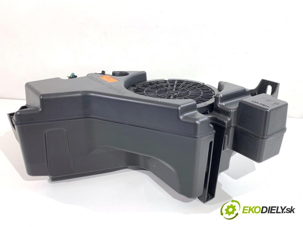 MERCEDES-BENZ W218 Kombi 2016 190 kW CLS 350 d 4-matic (218.994) 2987 subwoofer A2188200202 (Audio zariadenie)