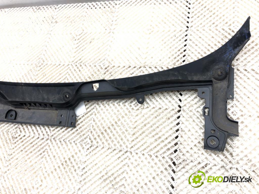 LAND ROVER RANGE ROVER EVOQUE SUV 2025 150 kW 2.0 D200 MHEV 4x4 1997 Torpédo, plast pod čelné okno K8D24105A (Torpédo (plast pod čelným sklom))