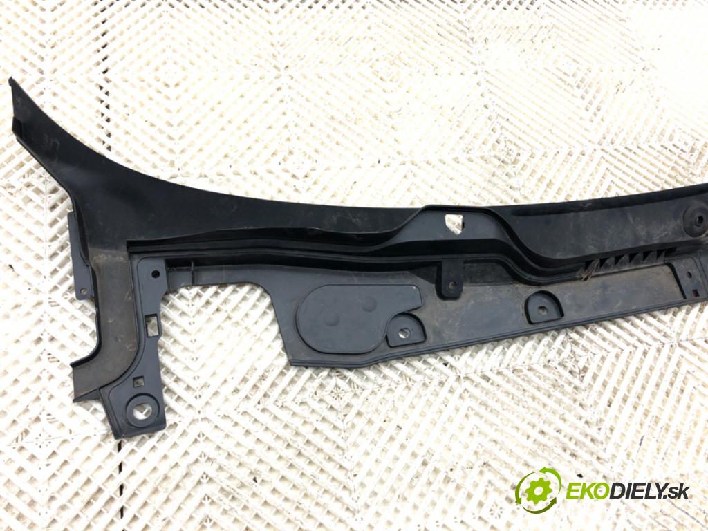 LAND ROVER RANGE ROVER EVOQUE SUV 2025 150 kW 2.0 D200 MHEV 4x4 1997 Torpédo, plast pod čelné okno K8D24105A (Torpédo (plast pod čelným sklom))