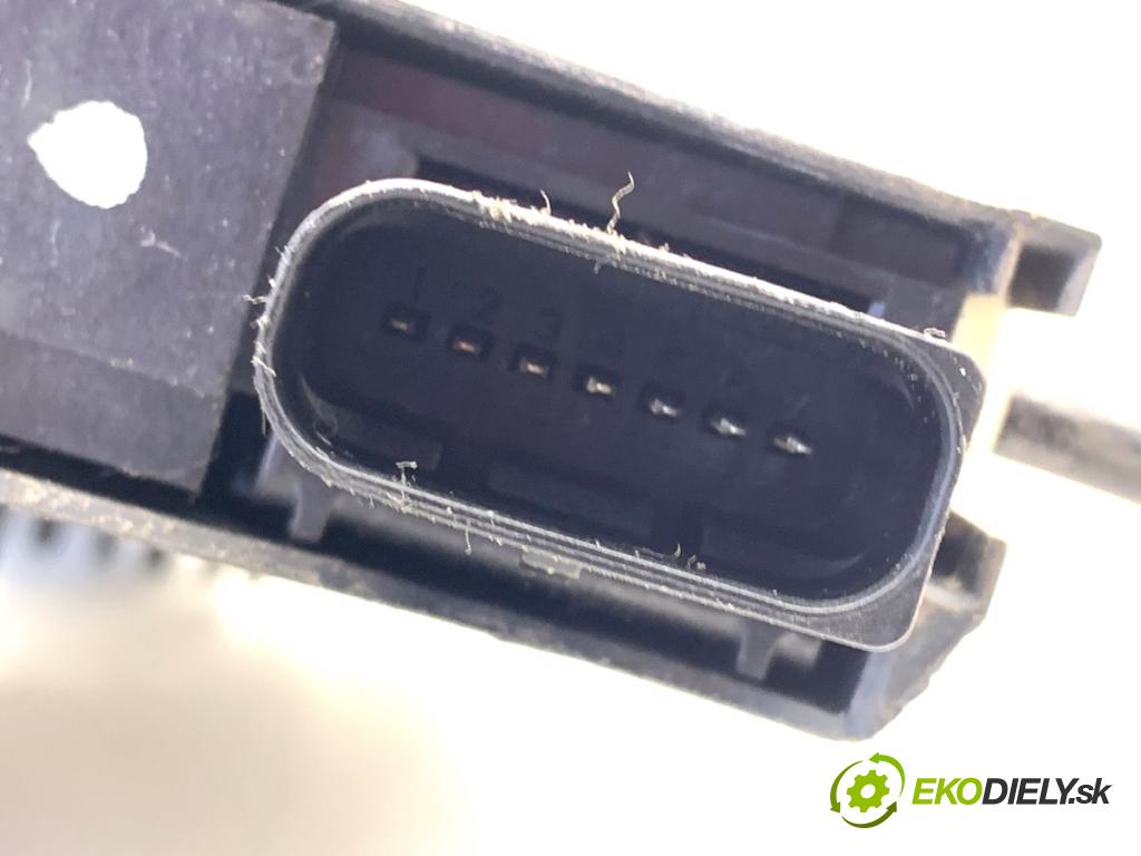 PEUGEOT 308 SW II Kombi 2014 88 kW 1.6 BlueHDi 120 1560 zámok dveře levý přední část 9810309480