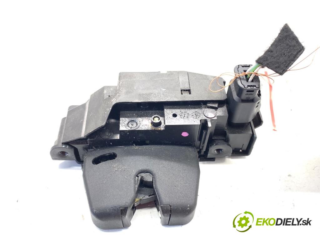 PEUGEOT 308 SW II Kombi 2014 88 kW 1.6 BlueHDi 120 1560 zámok dverí zad 9804762080