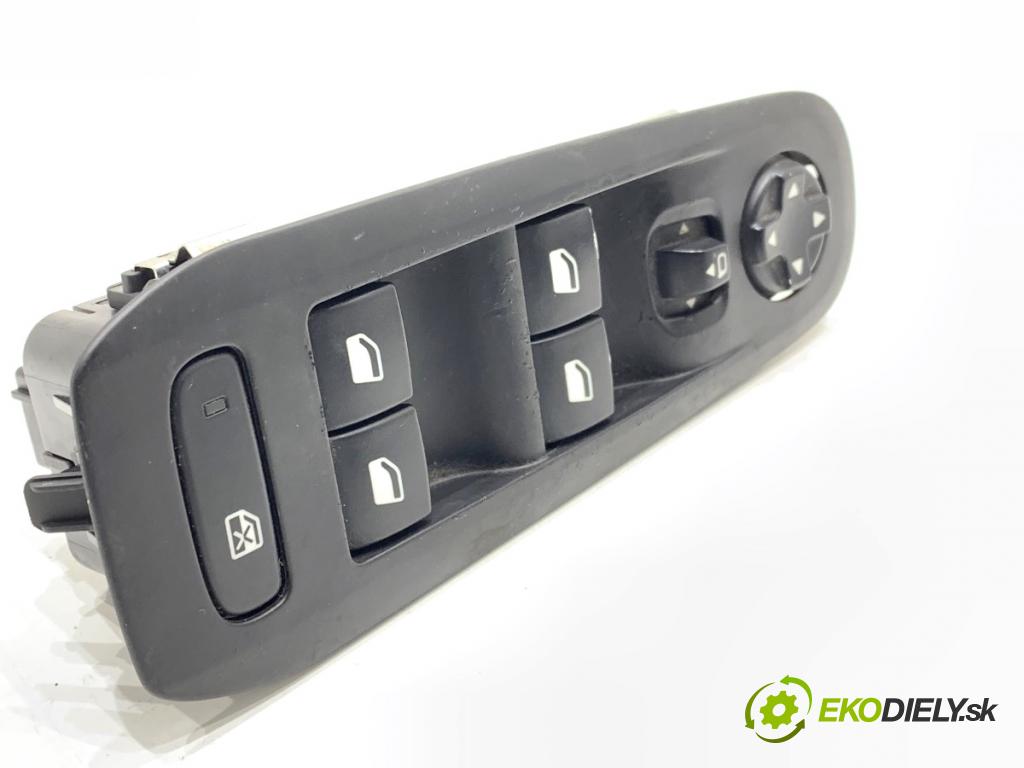PEUGEOT 308 SW II Kombi 2014 88 kW 1.6 BlueHDi 120 1560 Prepínač okien 96788264ZD (Prepínacie páčky pod volantom)