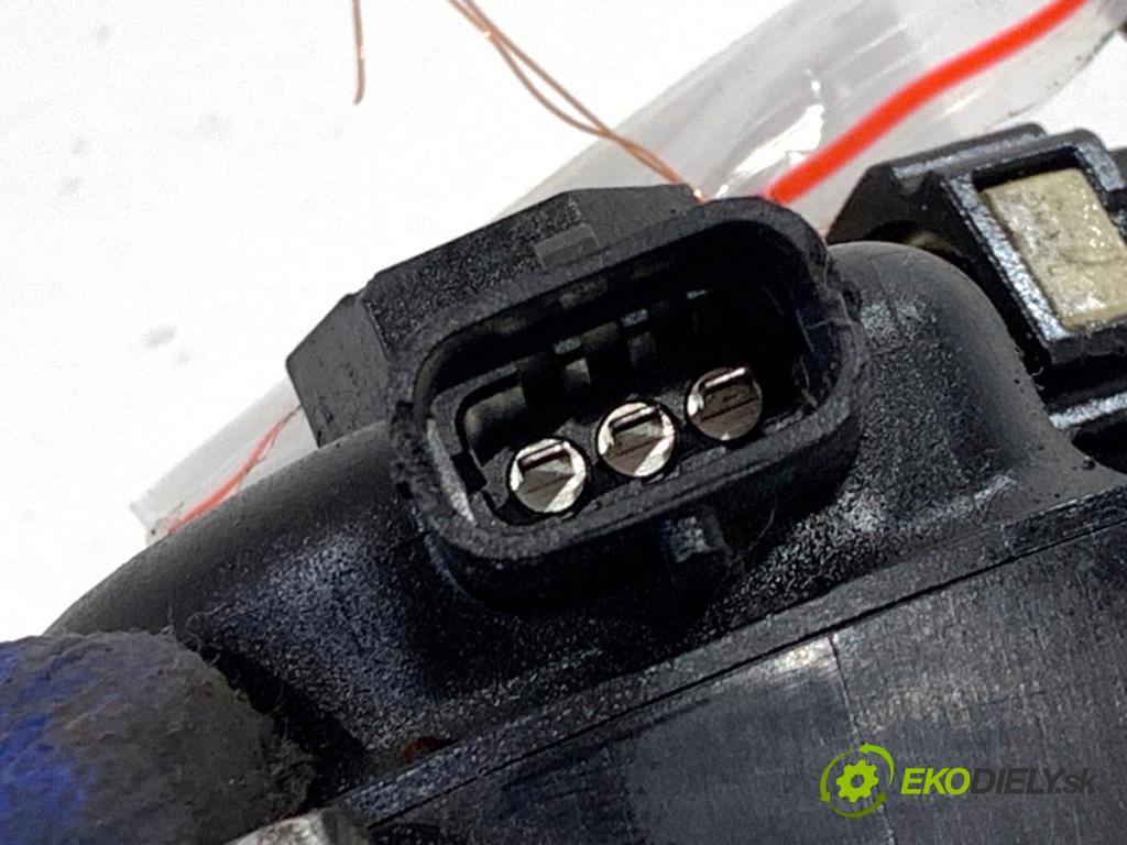 PEUGEOT 308 SW II Kombi 2014 88 kW 1.6 BlueHDi 120 1560 Obal filtra paliva 9676133480 (Obal palivového filtra)