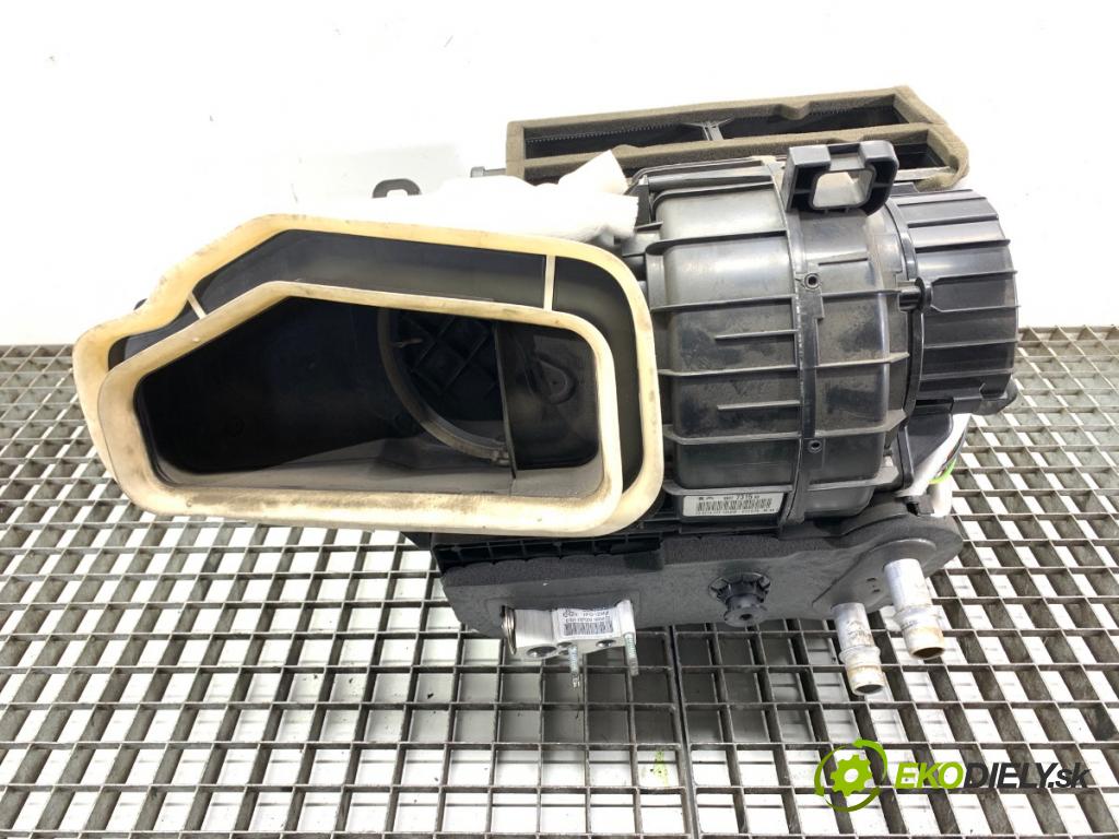 PEUGEOT 308 SW II Kombi 2014 88 kW 1.6 BlueHDi 120 1560 topné těleso radiátor topení komplet KOMBAJN 9807731580 (Radiátor topení)