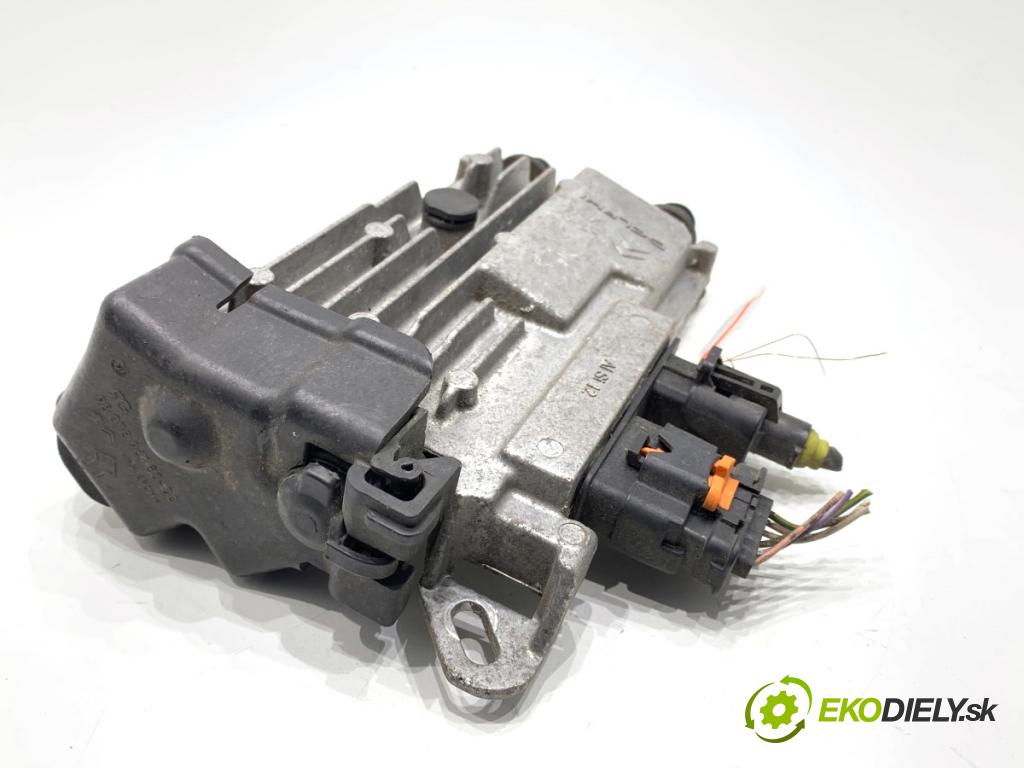 PEUGEOT 308 SW II Kombi 2014 88 kW 1.6 BlueHDi 120 1560 modul Start brzdových světel 9810858380