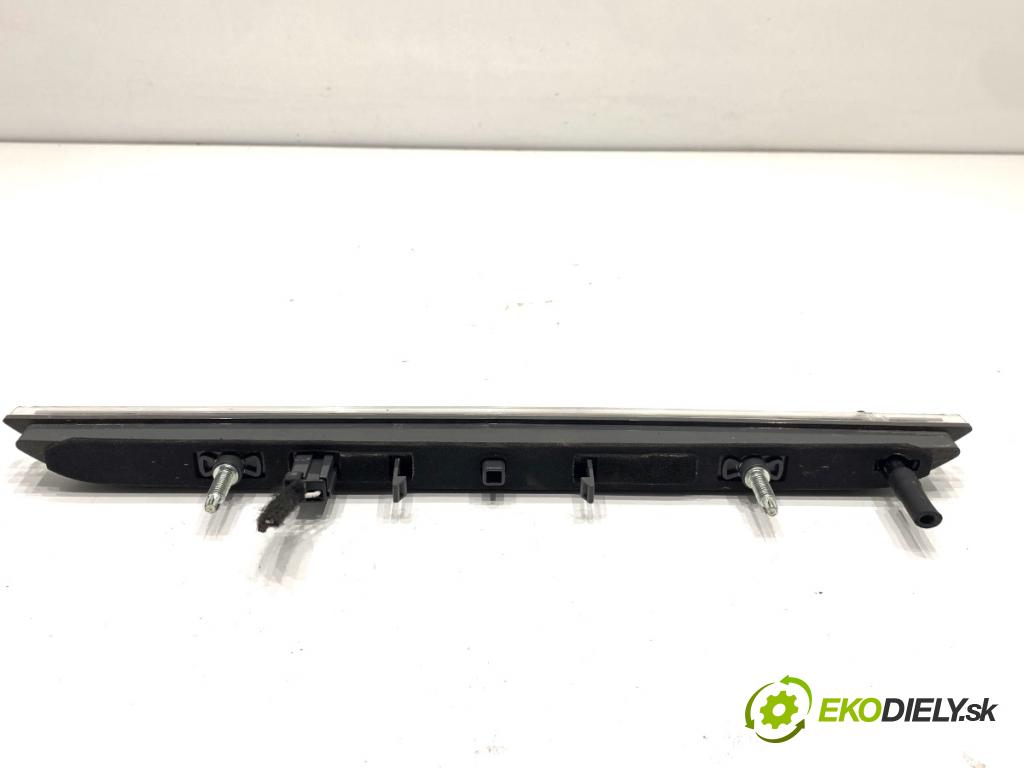 PEUGEOT 308 SW II Kombi 2014 88 kW 1.6 BlueHDi 120 1560 světlo brzdových světel 9688016380