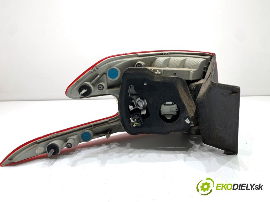 PEUGEOT 308 SW II Kombi 2014 88 kW 1.6 BlueHDi 120 1560 Svetlo pravy zad 9678093880