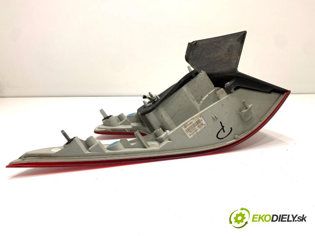 PEUGEOT 308 SW II Kombi 2014 88 kW 1.6 BlueHDi 120 1560 Svetlo pravy zad 9678093880