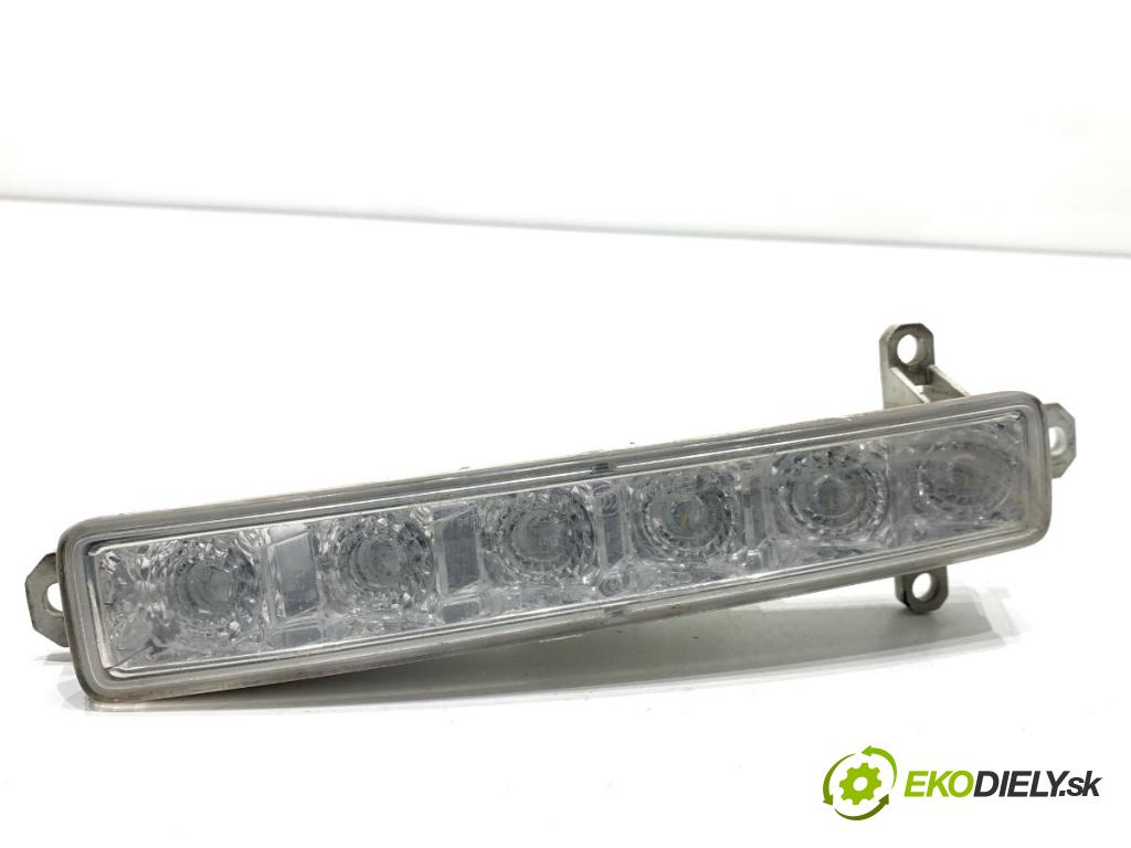 PEUGEOT 308 SW II Kombi 2014 88 kW 1.6 BlueHDi 120 1560 světlo DRL: pravý přední část 9802795580