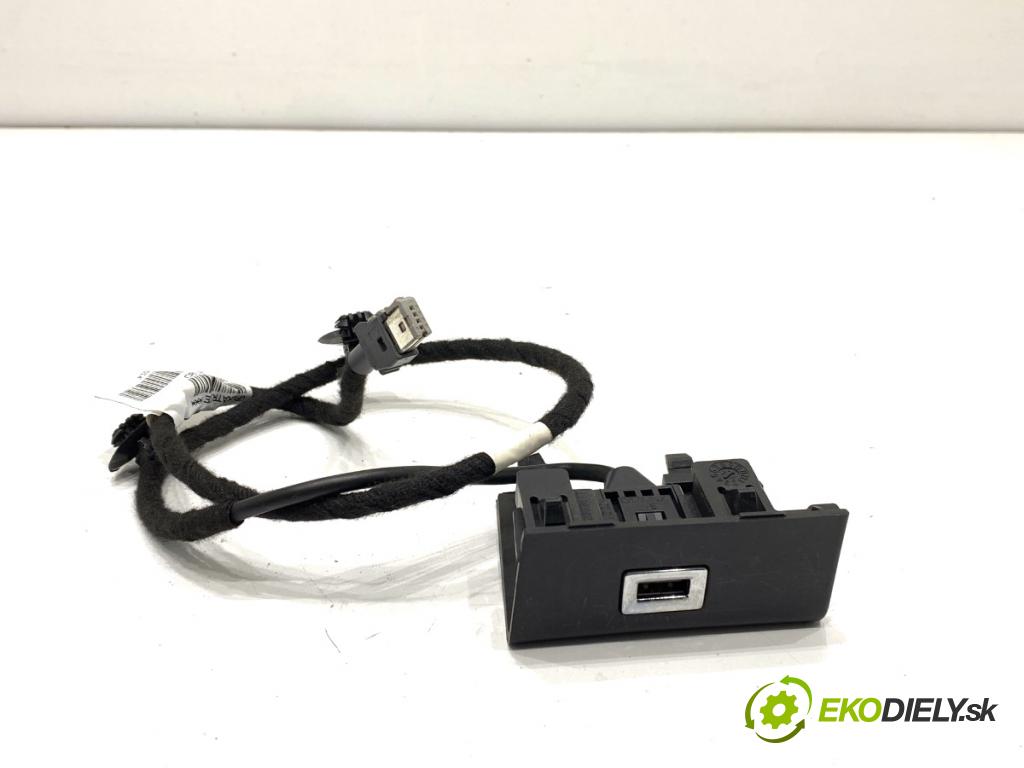 PEUGEOT 308 SW II Kombi 2014 88 kW 1.6 BlueHDi 120 1560 HNÍZDO: USB 9806048180