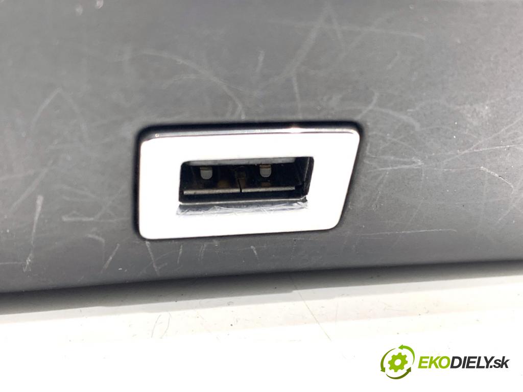 PEUGEOT 308 SW II Kombi 2014 88 kW 1.6 BlueHDi 120 1560 HNÍZDO: USB 9806048180