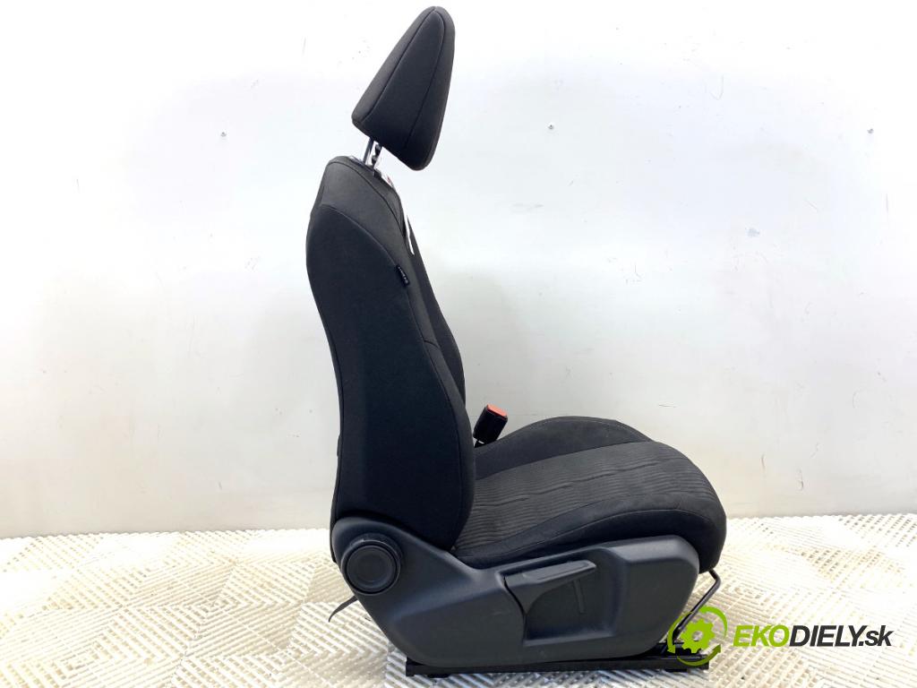 PEUGEOT 308 SW II Kombi 2014 88 kW 1.6 BlueHDi 120 1560 sedadlo pravý přední část