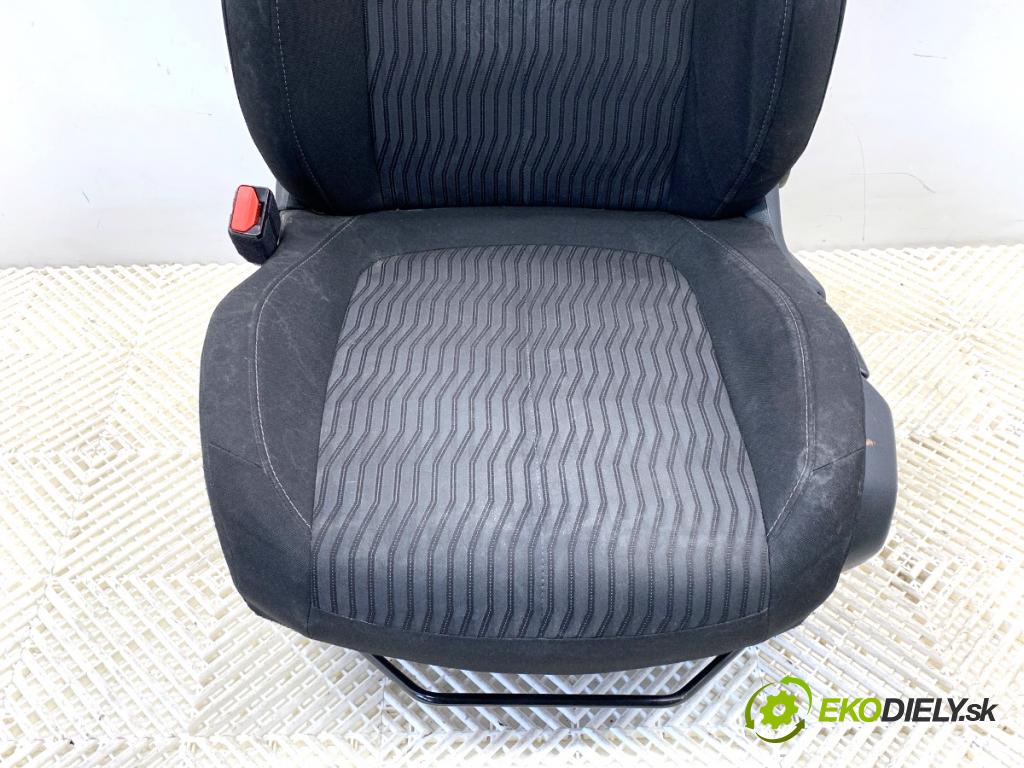 PEUGEOT 308 SW II Kombi 2014 88 kW 1.6 BlueHDi 120 1560 sedadlo levý přední část