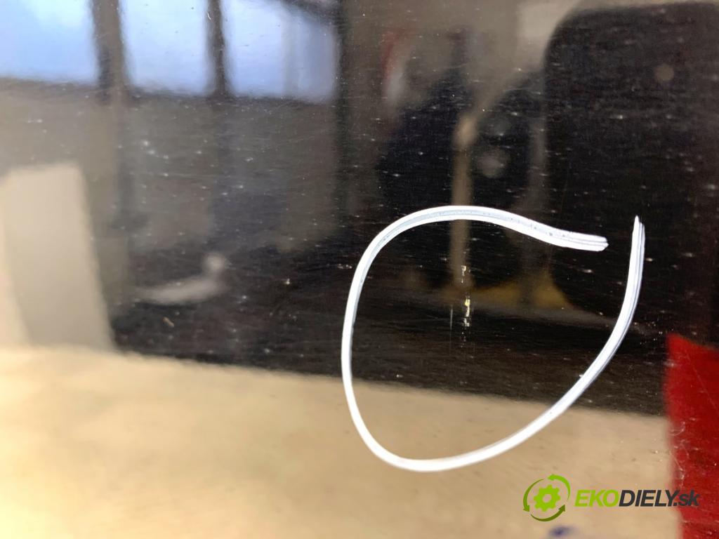 PEUGEOT 308 SW II Kombi 2014 88 kW 1.6 BlueHDi 120 1560 dveře pravý přední část KTV